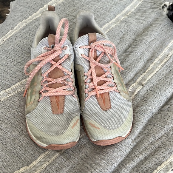 Altra - Picture 7 of 7